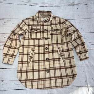 Vine & Valley Woman’s Oversized Brown and Tan Plaid Buttoned Shacket Size Small